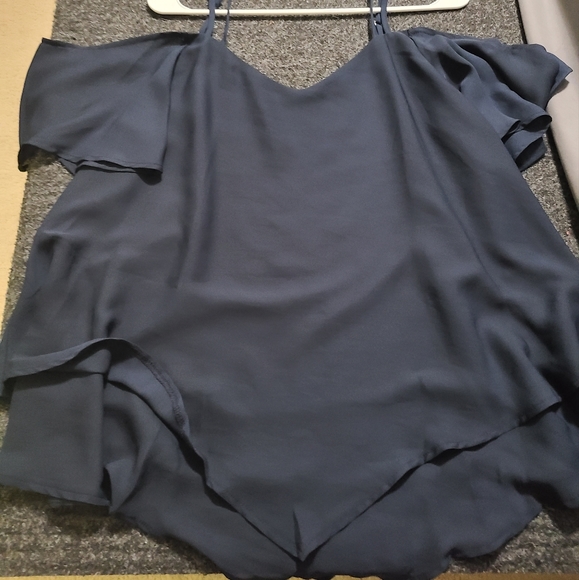 Plus Cold Shoulder Layered Hem Blouse - Picture 3 of 3